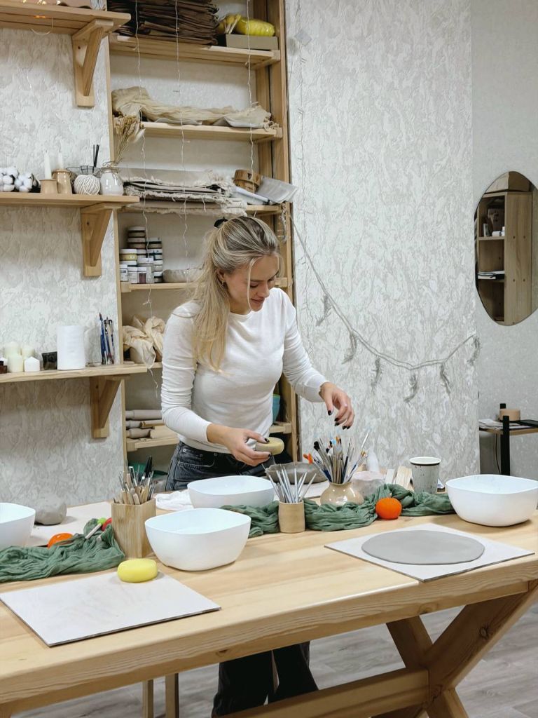 Интерьер студии керамики Твори Красиво